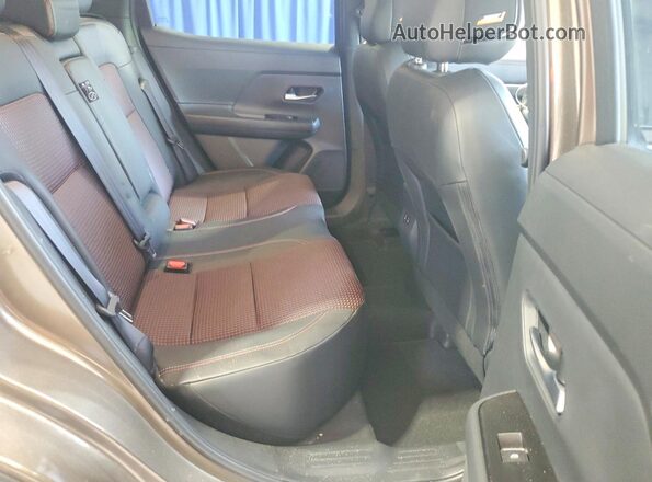 3N8AP6DD0TL373230 2026 NISSAN KICKS Green Vista de los asientos traseros