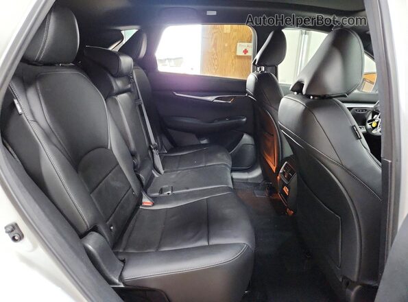3PCAJ5FB8SF104585 2025 INFINITI QX50 Белый Вид задней части салона