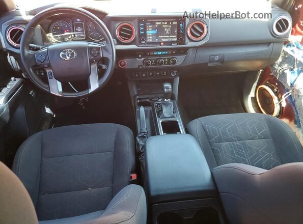 3TMAZ5CN1HM041602 2017 TOYOTA TACOMA Red Առջևի վահանակի տեսք