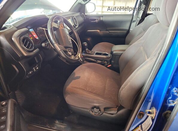 3TMAZ5CN4HM026656 2017 TOYOTA TACOMA Синий Вид салона спереди