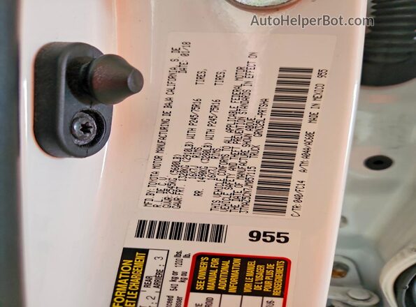 3TMAZ5CN7JM057115 2018 TOYOTA TACOMA White Вид підкапотного простору