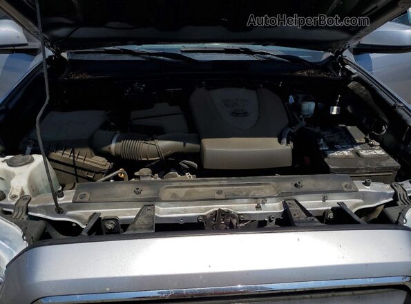 3TMAZ5CN8MM142484 2021 TOYOTA TACOMA Silver Widok wnętrza z tyłu
