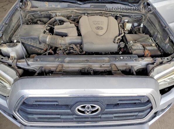 3TMAZ5CN9HM035899 2017 TOYOTA TACOMA Серебряный Вид задней части салона