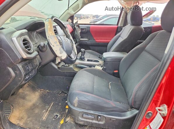 3TMAZ5CNXLM136832 2020 TOYOTA TACOMA Red Widok wnętrza z przodu
