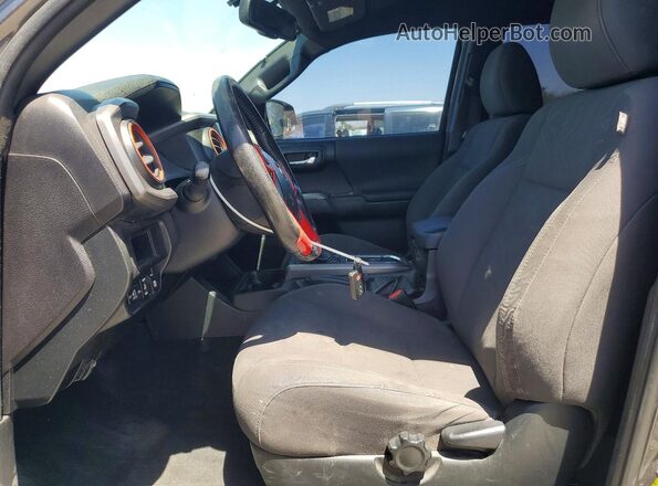 3TMBZ5DN1HM011406 2017 TOYOTA TACOMA Угольный Вид салона спереди