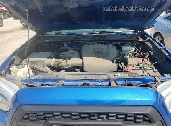 3TMCZ5AN0HM110257 2017 TOYOTA TACOMA Blue Vista interior trasera