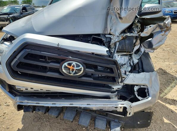 3TMCZ5AN1NM468821 2022 TOYOTA TACOMA Silver Widok wnętrza z tyłu