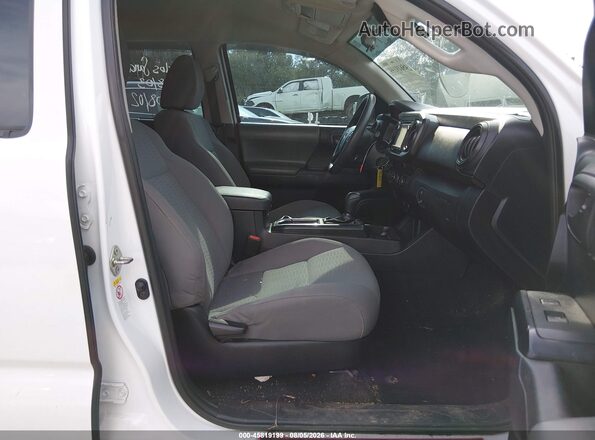 3TMCZ5AN2JM153486 2018 TOYOTA TACOMA Белый Вид салона спереди