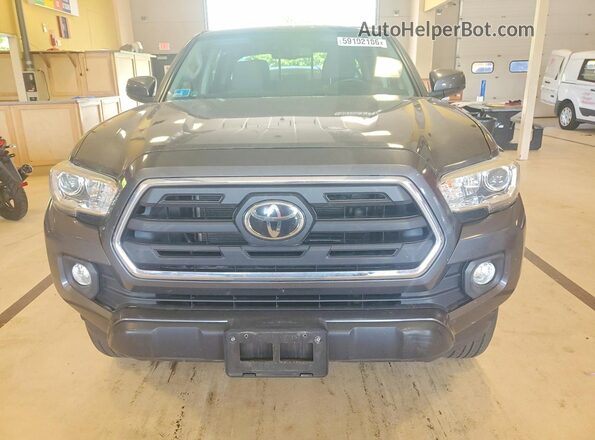 3TMCZ5AN2JM181840 2018 TOYOTA TACOMA Серый Вид спереди