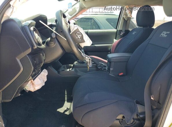 3TMCZ5AN2LM358695 2020 TOYOTA TACOMA Белый Вид салона спереди