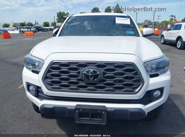 3TMCZ5AN2PM575623 2023 TOYOTA TACOMA White Vista interior trasera