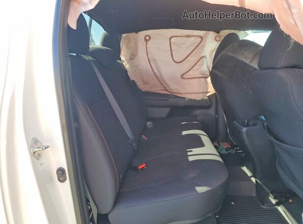 3TMCZ5AN3JM126331 2018 TOYOTA TACOMA White უკანა სავარძლების ხედი