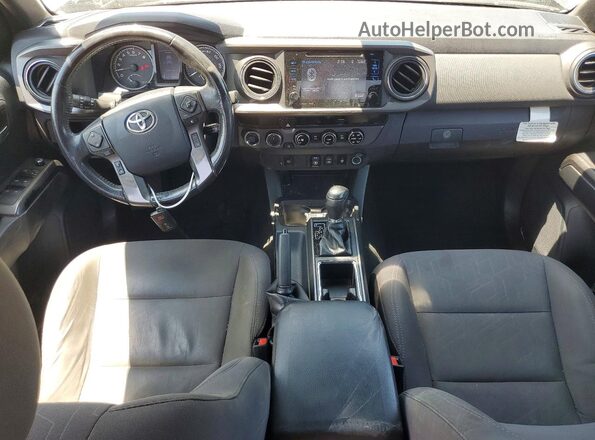 3TMCZ5AN3JM174248 2018 TOYOTA TACOMA Серый Вид панели приборов