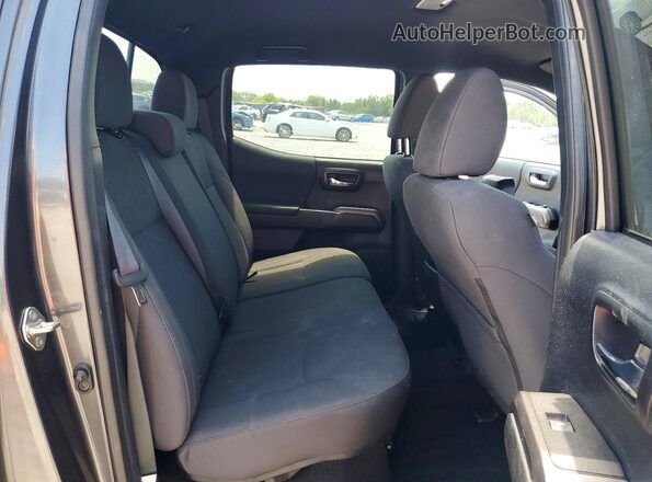 3TMCZ5AN3JM174248 2018 TOYOTA TACOMA Серый Вид задних сидений