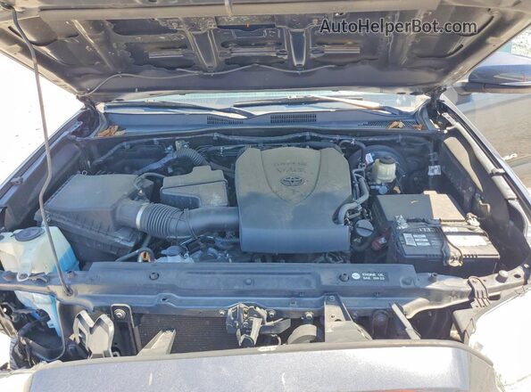 3TMCZ5AN3JM174248 2018 TOYOTA TACOMA Серый Вид задней части салона