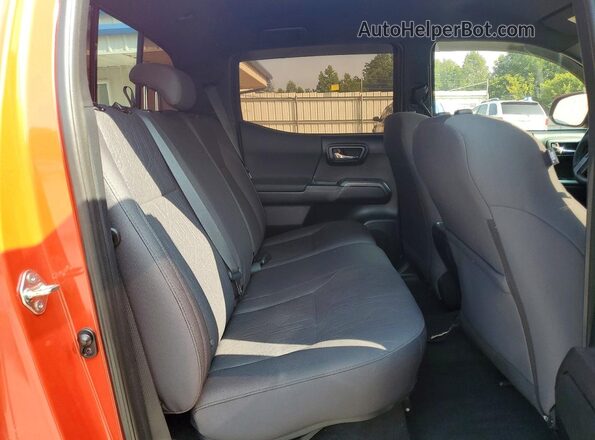 3TMCZ5AN4HM081104 2017 TOYOTA TACOMA Orange Հետևի նստատեղերի տեսք