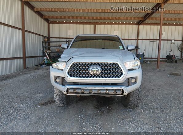 3TMCZ5AN4KM242705 2019 TOYOTA TACOMA Gray Widok wnętrza z tyłu
