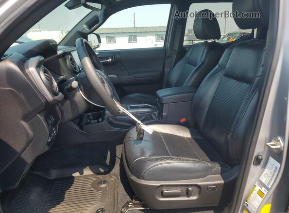 3TMCZ5AN5LM349814 2020 TOYOTA TACOMA Silver Widok wnętrza z przodu