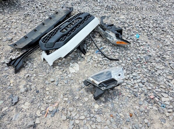 3TMCZ5AN5MM394818 2021 TOYOTA TACOMA White Engine compartment view