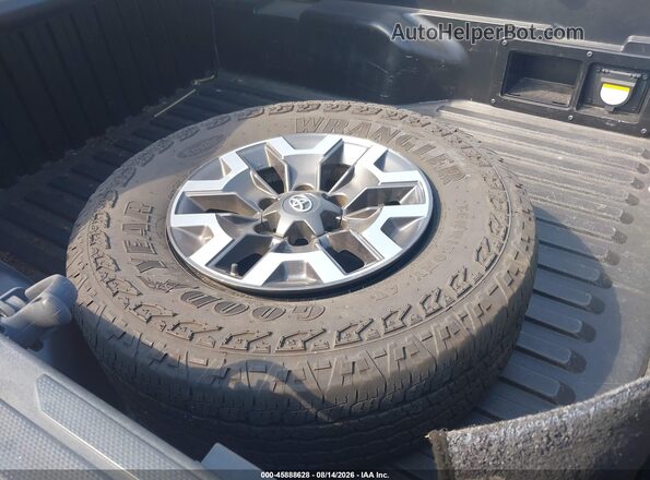 3TMCZ5AN6JM181064 2018 TOYOTA TACOMA Красный Вид щитка приборов