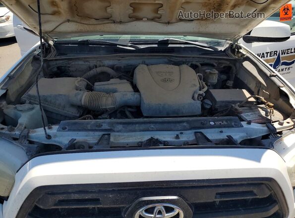 3TMCZ5AN7GM029903 2016 TOYOTA TACOMA White Rear interior view