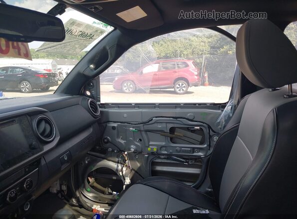 3TMCZ5AN7HM049344 2017 TOYOTA TACOMA Silver Vista interior delantera