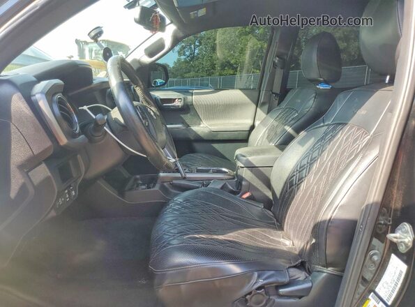 3TMCZ5AN7HM049702 2017 TOYOTA TACOMA Черный Вид салона спереди
