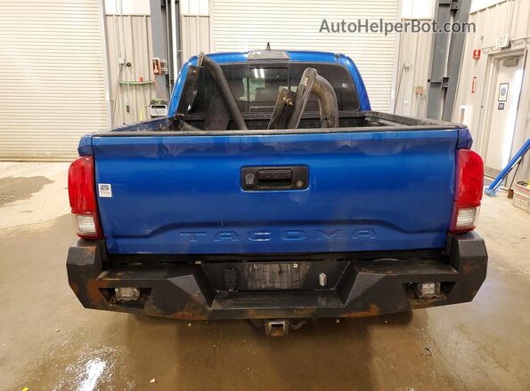 3TMCZ5AN7JM135372 2018 TOYOTA TACOMA Blue Вид ззаду