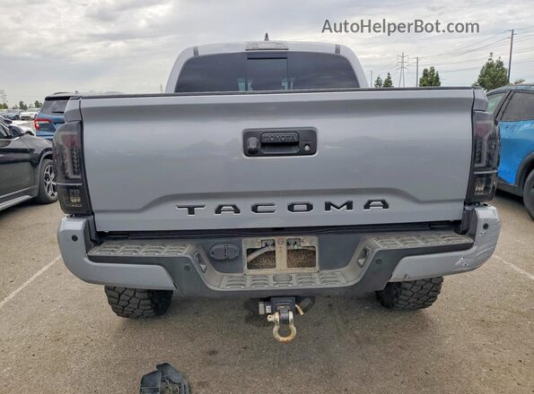 3TMCZ5AN7JM161552 2018 TOYOTA TACOMA Silver Widok z tyłu