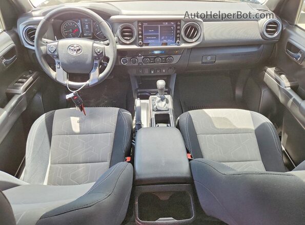 3TMCZ5AN7PM552368 2023 TOYOTA TACOMA Серебряный Вид панели приборов