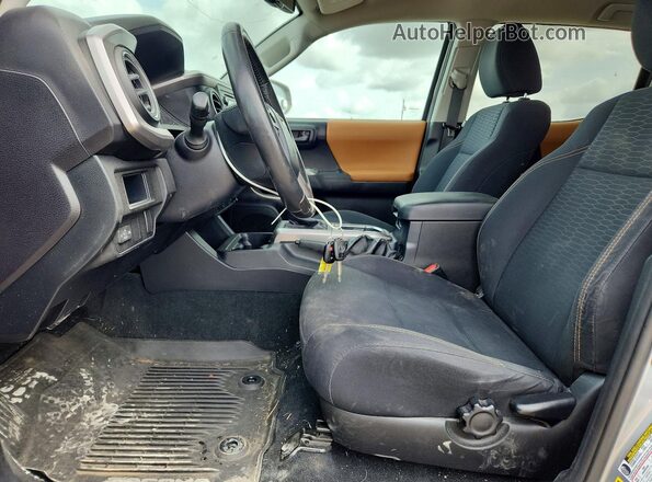 3TMCZ5AN8HM084992 2017 TOYOTA TACOMA Silver Вид салону спереду