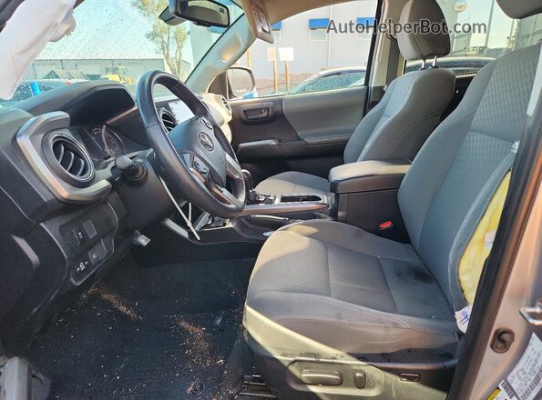 3TMCZ5AN8LM323255 2020 TOYOTA TACOMA Silver წინა სალონის ხედი