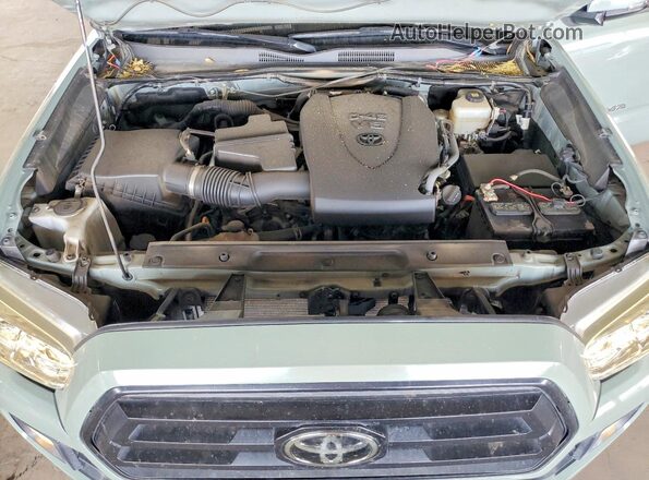 3TMCZ5AN8NM472963 2022 TOYOTA TACOMA Green Вид задньої частини салону