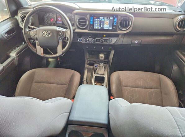 3TMCZ5AN9HM088209 2017 TOYOTA TACOMA Red Widok deski rozdzielczej