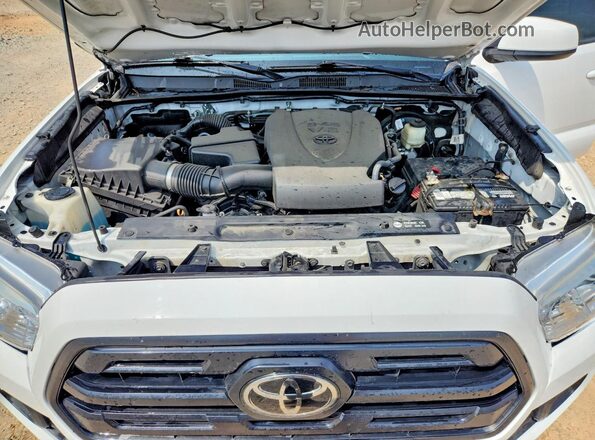 3TMCZ5ANXJM123071 2018 TOYOTA TACOMA White Rear interior view