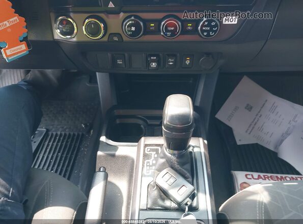 3TMCZ5ANXJM173274 2018 TOYOTA TACOMA White Вид панелі приладів