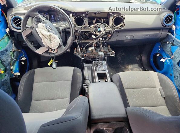 3TMCZ5ANXLM362381 2020 TOYOTA TACOMA Синий Вид панели приборов