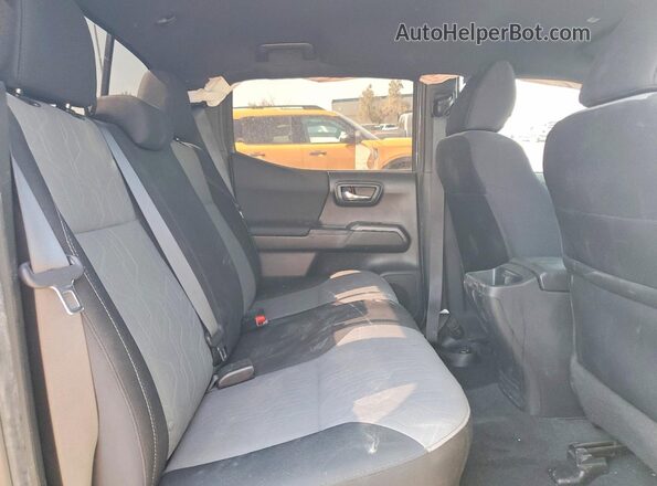 3TMCZ5ANXPM555426 2023 TOYOTA TACOMA Silver Widok tylnych siedzeń