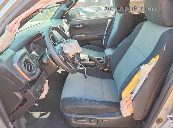 3TMCZ5ANXPM555426 2023 TOYOTA TACOMA Silver Widok wnętrza z przodu