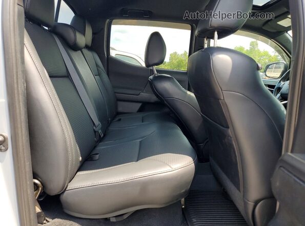 3TMDZ5BN8JM054335 2018 TOYOTA TACOMA Silver Vista de los asientos traseros