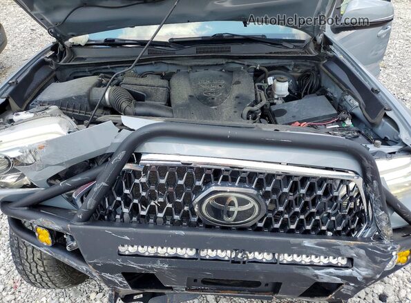 3TMDZ5BN8JM054335 2018 TOYOTA TACOMA Silver Vista interior trasera