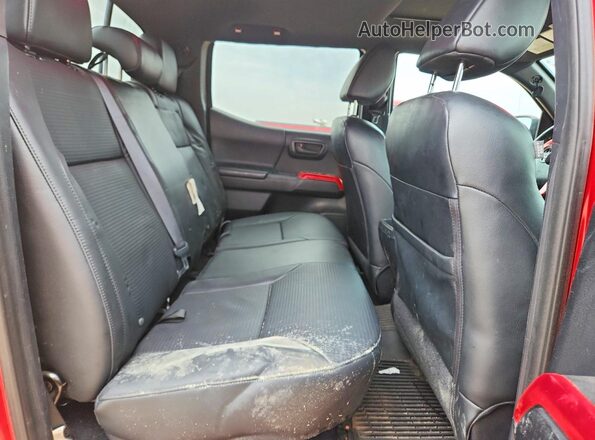 3TMGZ5AN2JM122272 2018 TOYOTA TACOMA Red Widok tylnych siedzeń