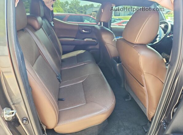 3TMGZ5AN2JM178891 2018 TOYOTA TACOMA Gray Vista de los asientos traseros