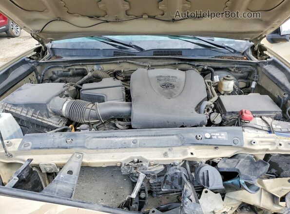 3TMGZ5AN6JM140368 2018 TOYOTA TACOMA Tan Вид задньої частини салону