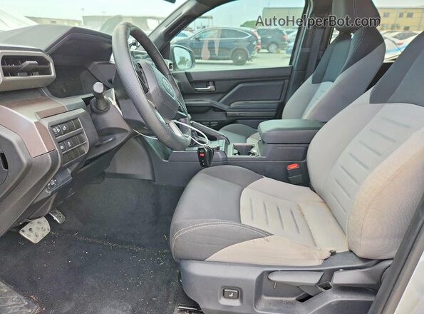 3TMKB5FN2RM015340 2024 TOYOTA TACOMA Silver წინა სალონის ხედი