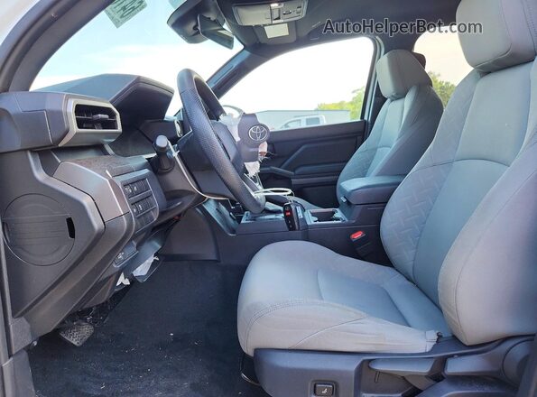 3TMKB5FN2SM035058 2025 TOYOTA TACOMA White Front interior view
