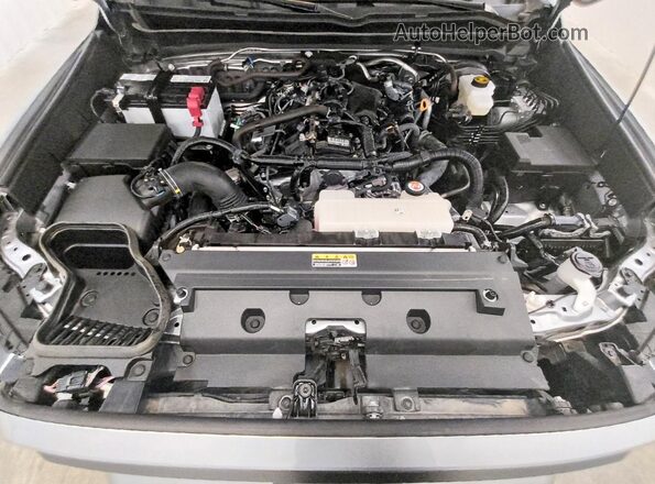 3TMKB5FNXSM047202 2025 TOYOTA TACOMA Silver Rear interior view
