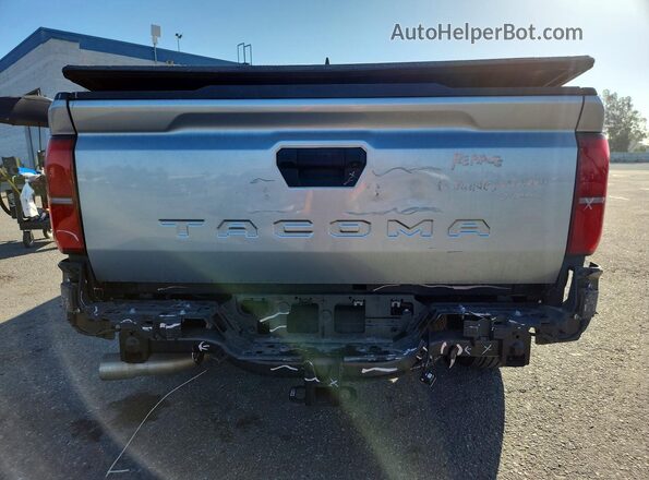3TMLB5FN8RM000121 2024 TOYOTA TACOMA Серебряный Вид сзади