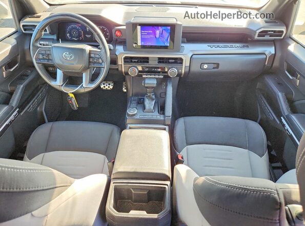 3TMLB5FN8RM000121 2024 TOYOTA TACOMA Серебряный Вид панели приборов