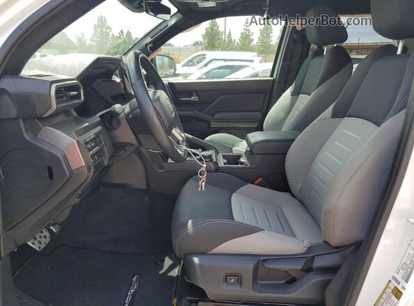 3TMLB5JN0RM082174 2024 TOYOTA TACOMA White Vista interior delantera